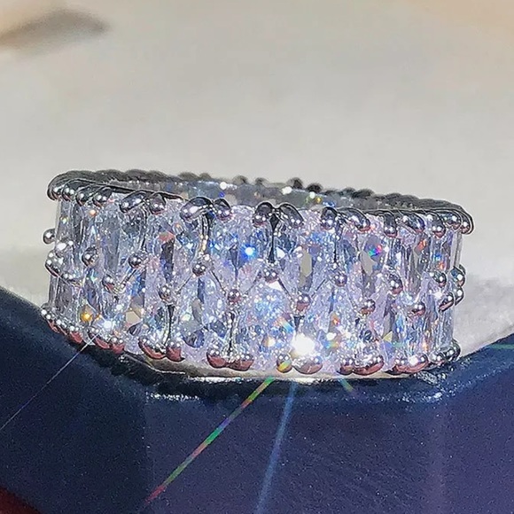 NEW ETERNITY 925 STERLING SILVER DIAMOND RING, CUTE RING, SHINY RING. - Picture 3 of 8